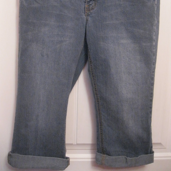 4/$20 🍁 Rue21 Denim Jean Capris - Picture 6 of 6